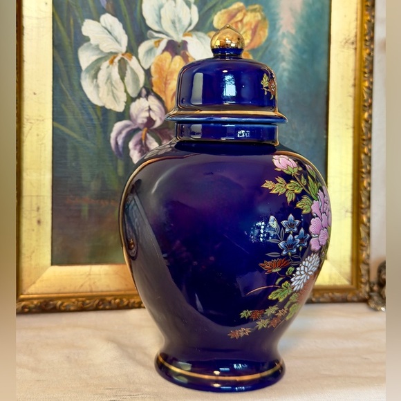 1970’s Kutani Cobalt Blue Porcelain Ginger Jar Vase & Lid (8”) - Picture 5 of 13